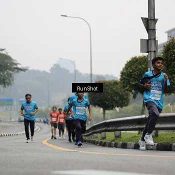 Runner Photo 7036475