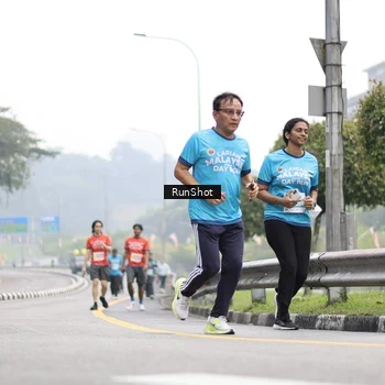 Runner Photo 7036476
