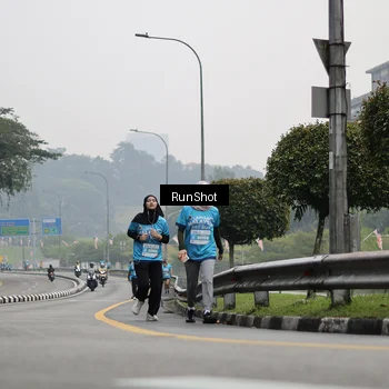 Runner Photo 7036536