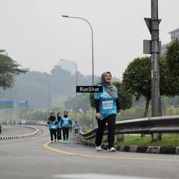 Runner Photo 7036698