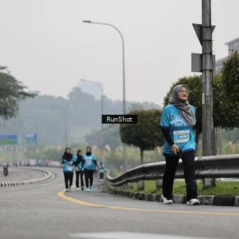 Runner Photo 7036699
