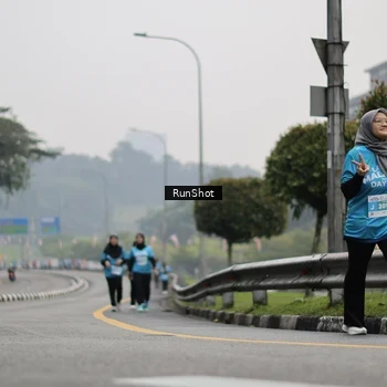 Runner Photo 7036700