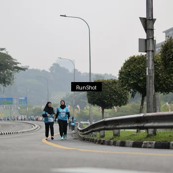 Runner Photo 7036709