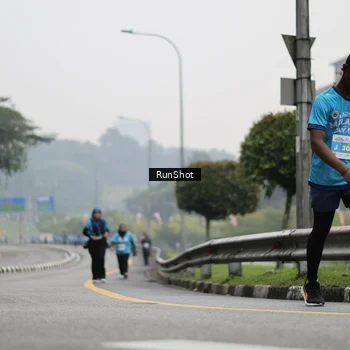 Runner Photo 7036745
