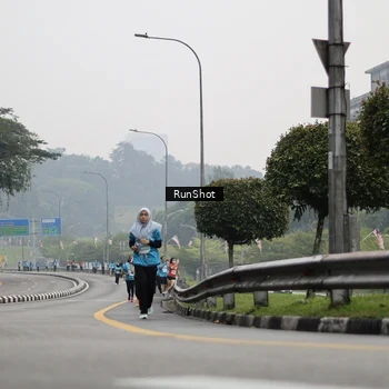 Runner Photo 7036795