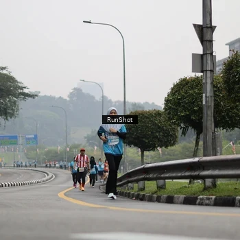 Runner Photo 7036798