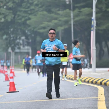 Runner Photo 7036800
