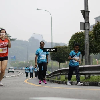 Runner Photo 7036821
