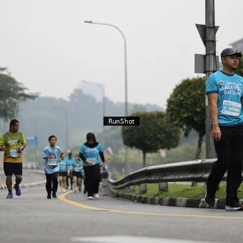 Runner Photo 7036843