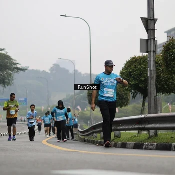 Runner Photo 7036844