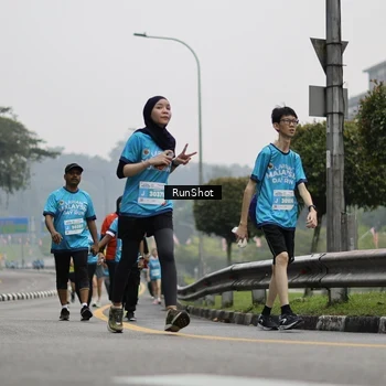 Runner Photo 7036893