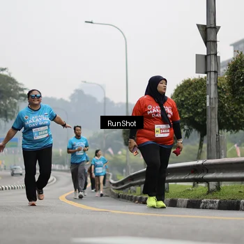 Runner Photo 7036901