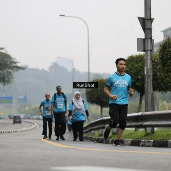 Runner Photo 7036941