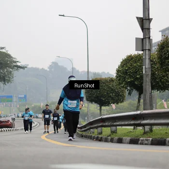 Runner Photo 7037000