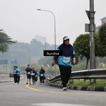 Runner Photo 7037001