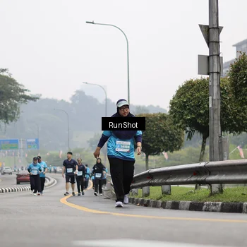 Runner Photo 7037003