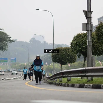 Runner Photo 7037010