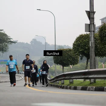 Runner Photo 7037011
