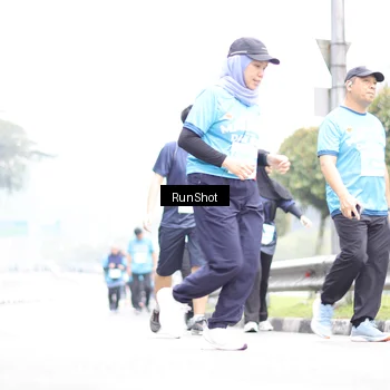 Runner Photo 7037013