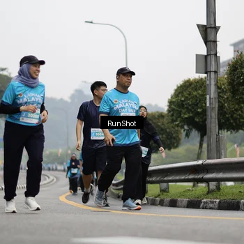 Runner Photo 7037018