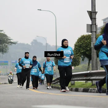 Runner Photo 7037036