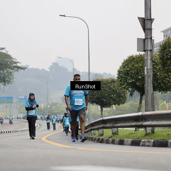 Runner Photo 7037043