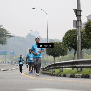 Runner Photo 7037045