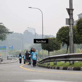 Runner Photo 7037053