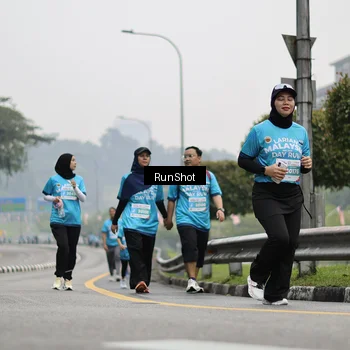 Runner Photo 7037055