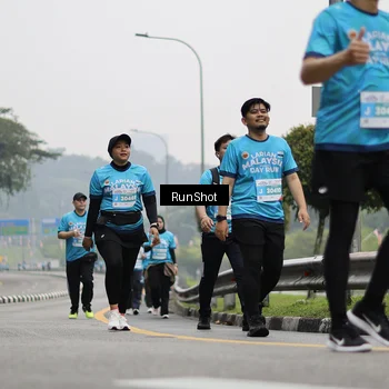 Runner Photo 7037080