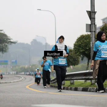 Runner Photo 7037100