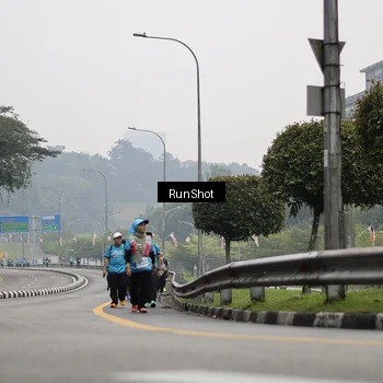 Runner Photo 7037101