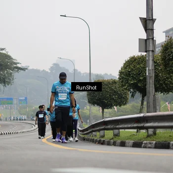Runner Photo 7037110