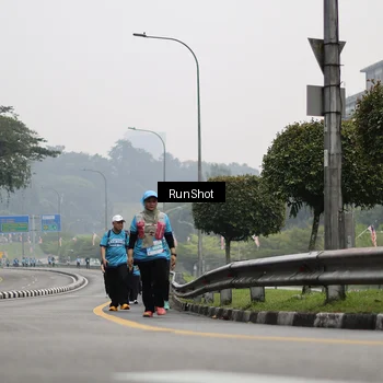 Runner Photo 7037114