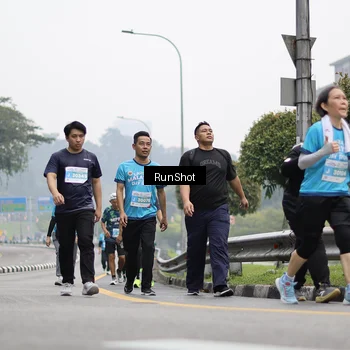 Runner Photo 7037120