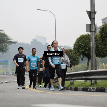 Runner Photo 7037121