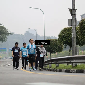 Runner Photo 7037123