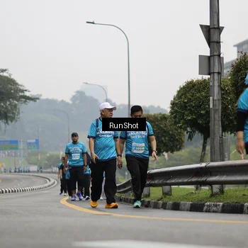 Runner Photo 7037125