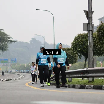 Runner Photo 7037133