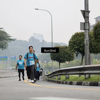 Runner Photo 7037157