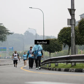 Runner Photo 7037347