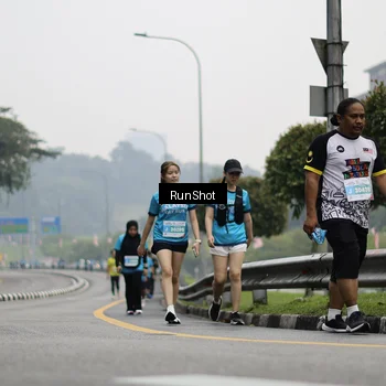 Runner Photo 7037376