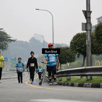 Runner Photo 7037396