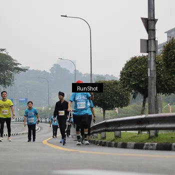 Runner Photo 7037398