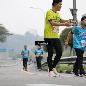 Runner Photo 7037419