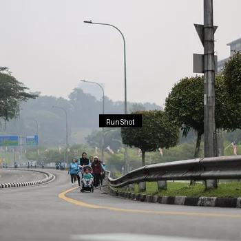 Runner Photo 7037425