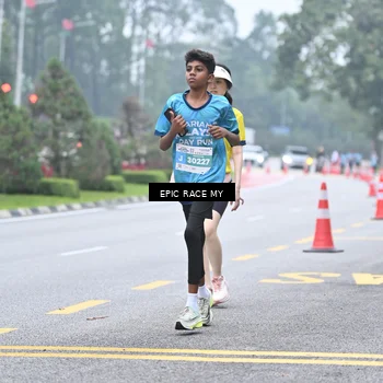 Runner Photo 7037560