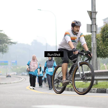 Runner Photo 7037587