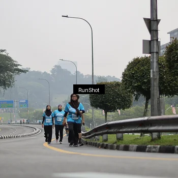 Runner Photo 7037699