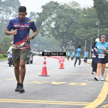 Runner Photo 7037856